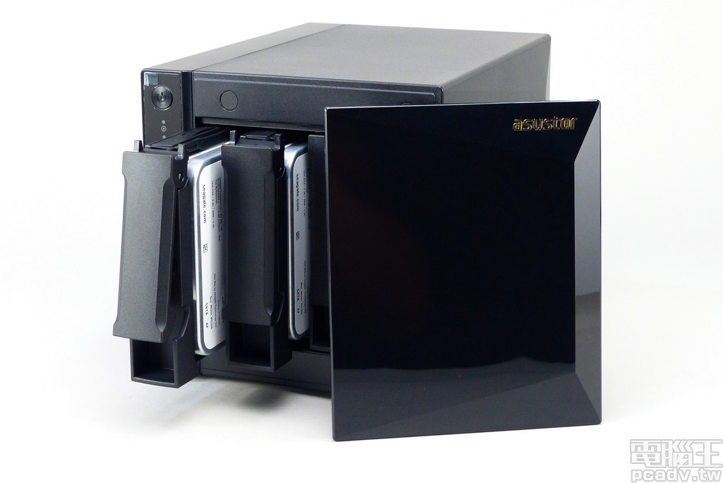 實際 NAS 傳輸效果選擇 Asustor AS4004T 搭配測試