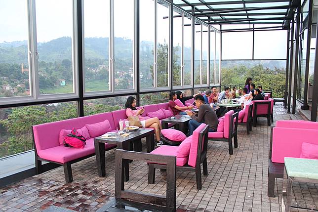 10 Tempat Seru di Bandung Ini Asik untuk Buka Bersama