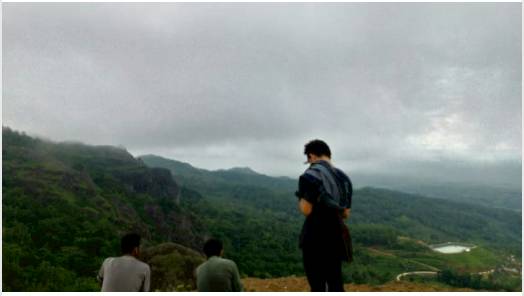 5 Tempat Ngabuburit 'Teraneh' di Indonesia