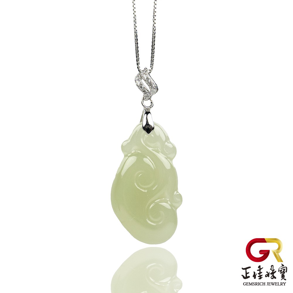 和田玉 翠亮黃口料如意吊墜 和田玉如意如玉吊墜｜925銀項鍊主角：和田玉 翠亮黃口料如意吊墜 和田玉如意如玉吊墜｜925銀項鍊尺寸：15x26x6mm± 0.3mm產地：中國 / 台灣 / 俄羅斯 /
