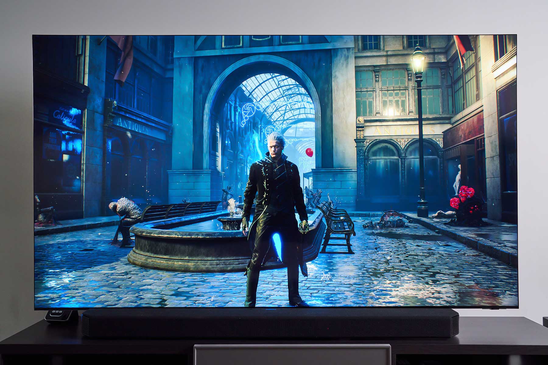 無論是觀賞影片或玩遊戲，Neo QLED 8K 量子電視所呈現的都是精準且衝擊力較強的音色，包圍感的表現也相當不錯。