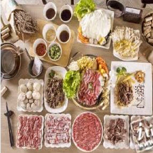 套餐內容:綜合肉盤$580,演藝經典原湯鍋(中)$180,嚴選肉角沙朗筋雙拼$380,綜合肉塊盤$480,綜合蔬菜盤$200,綜合菇盤$180,蔥爆牛肉(現炒)$220,以上各一份+牛肉滷肉飯3碗$1