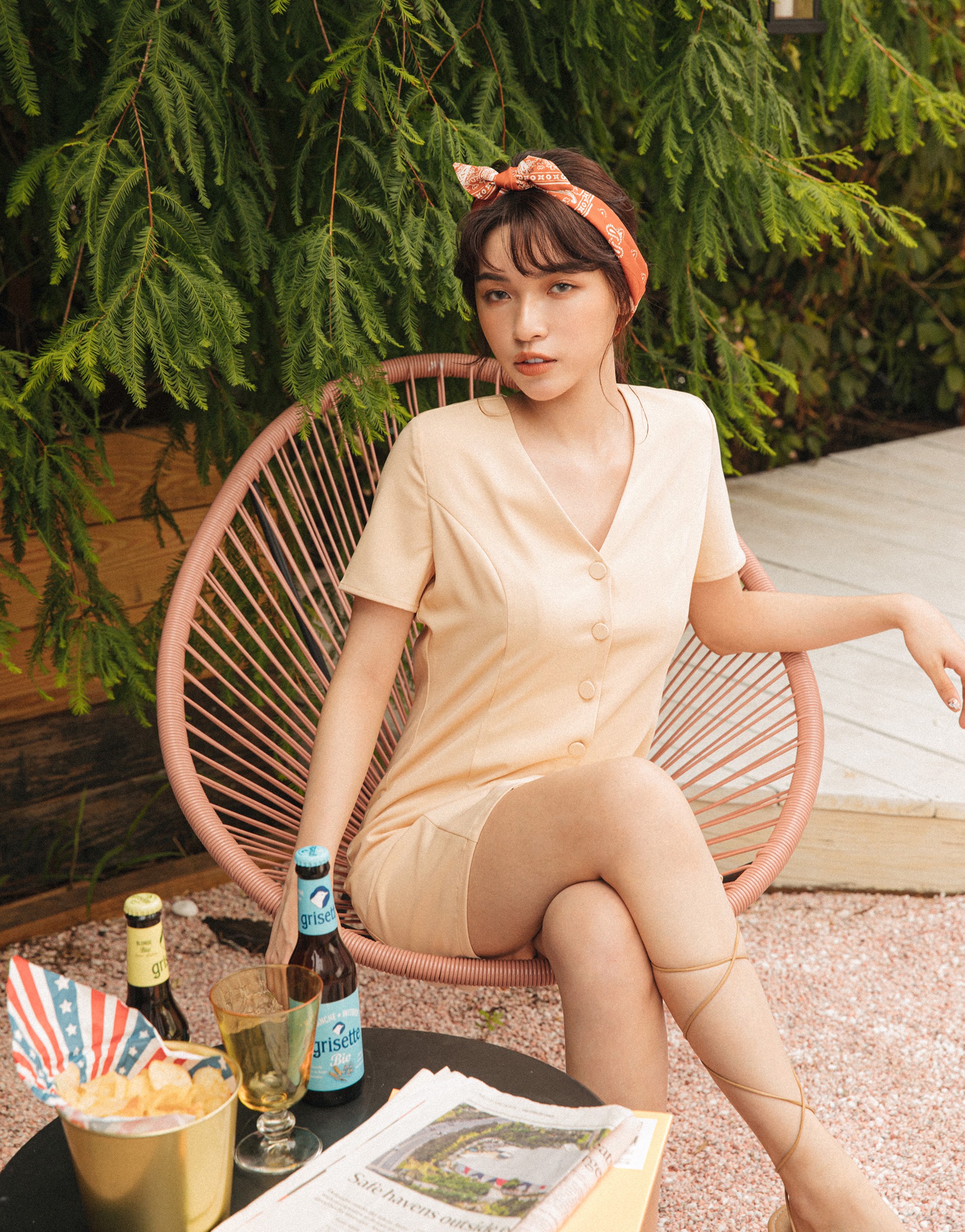 V領設計/前中為真開釦子/有內裡/側開隱形拉鍊方便穿脫/前面剪接設計,更修身