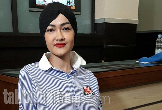 98 Hantu Jamu Gendong Julia Perez HD Terbaik