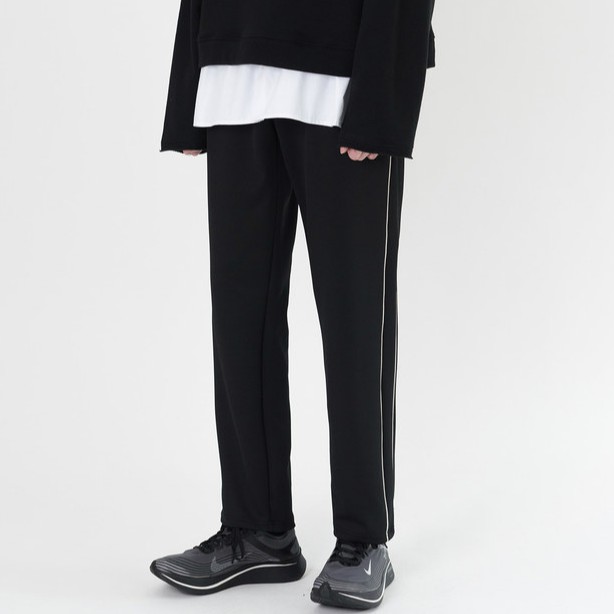 女麻豆(著灰色)170/49 Yuppie韓國服飾店店面地址：彰化市成功路34號店面商品都是店長親自去韓國帶回來的✈️質感都是挑選過的價格都是非常實在的關於尺寸、訂購、或任何問題～都歡迎聊聊詢問專業拍