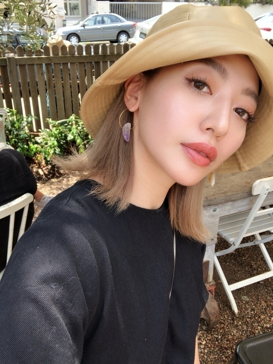 打亮修容產品營造通透性感妝容