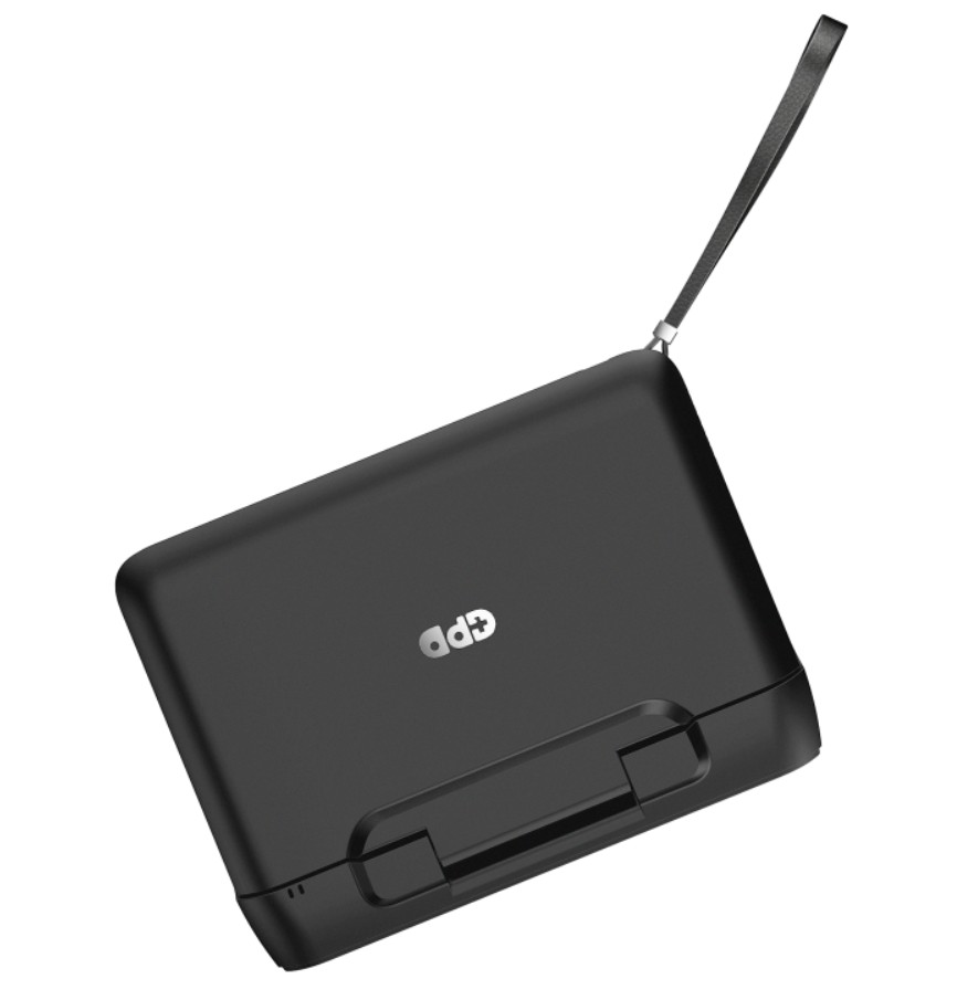 GPD MicroPC 重量僅有 440g，利用掛鍊套在手腕，即可騰出雙手進行其它作業