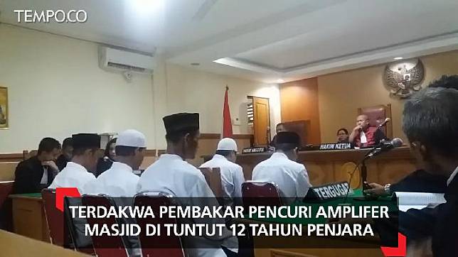 Kejaksaan Negeri Kabupaten Bekasi menuntut enam orang terdakwa kasus pengeroyokan dan pembakaran pencuri amplifier Muhammad Alzahra alias Zoya. TEMPO/Adi Warsono