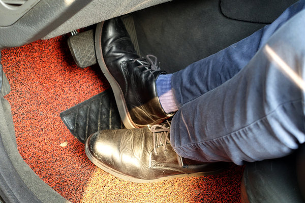 氣壓避震器改傳統？解決機械避震器的搖晃-POWERLOOP超能利，同時擁有氣壓和油壓避震器的優點，讓愛車平穩、煞車更靈敏的環保省油神器