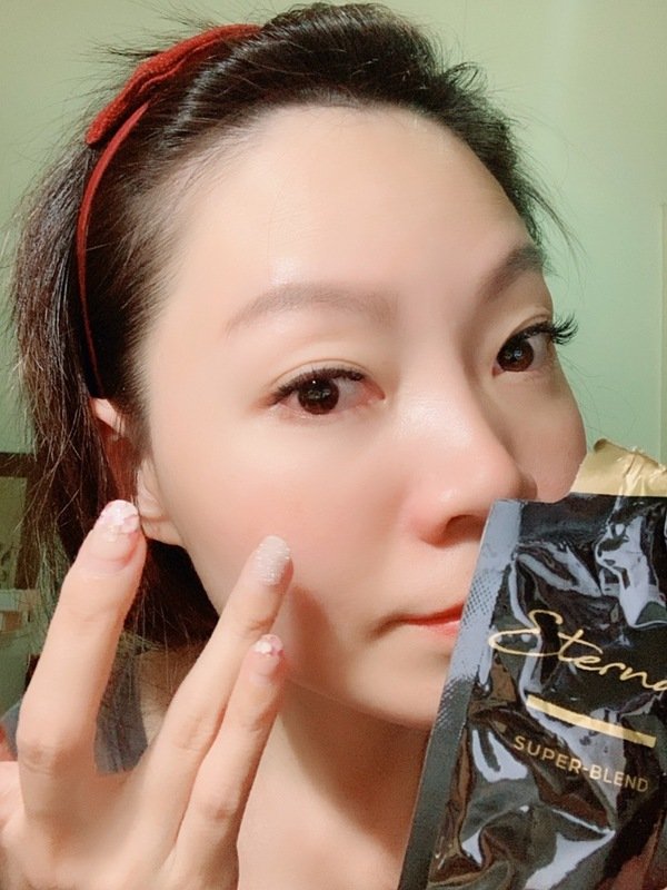 倪倪愛健康－（膠原蛋白飲推薦）歐美明星網紅名媛維持體態全方位肌膚Q彈、美白、光澤三合一的新寵兒-VASAYO維善優 優恆青春飲 Eternal 開箱直擊分享
