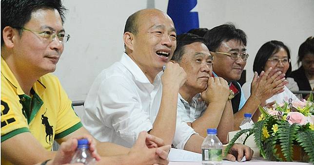 被支持鐵粉爆：吃喝嫖賭全會　韓國瑜露尷尬笑