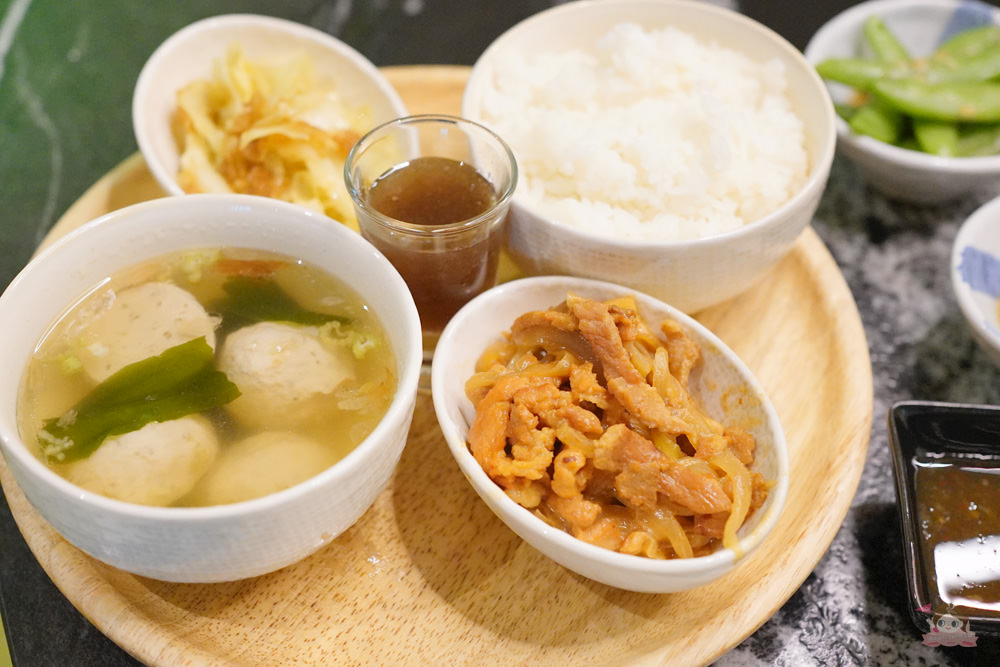 養生之道跟著節氣吃，Hi-Q 褐藻生活館節氣定食、冷拌中卷與褐藻關東煮上菜啦！薑黃咖哩火鍋