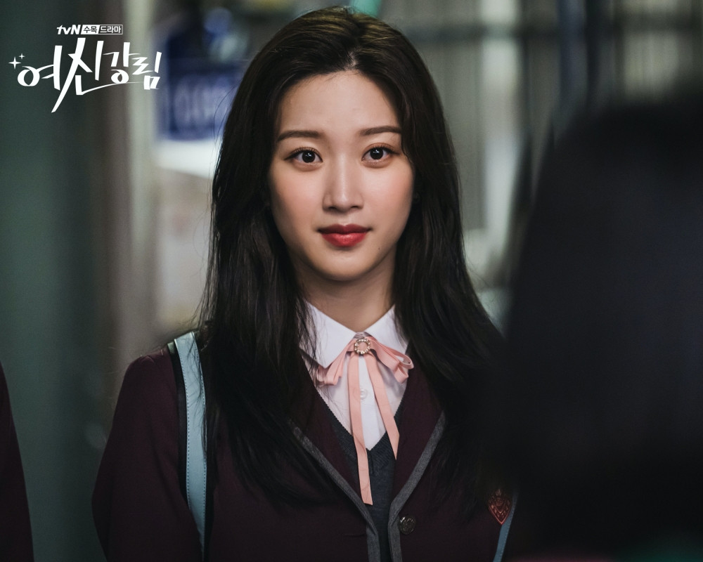 右滑看文佳煐《女神降臨》妝容重點>>