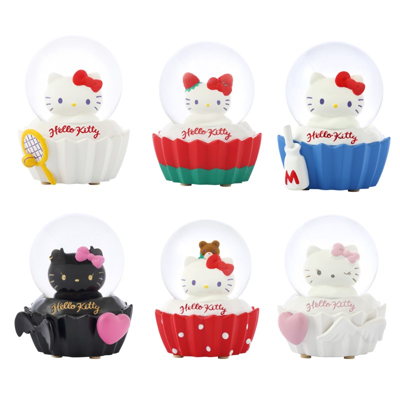 Hello Kitty 45週年紀念，JARLL讚爾藝術與三麗鷗攜手獨家推出45週年紀念特典版，浪漫水晶球小擺飾與水晶球音樂盒，讓喜歡Hello Kitty的你，再度迷戀上Hello Kitty的浪漫