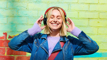 老是忘充電？JBL REFLECT Eternal 自體充電無線藍牙耳機現正集資中