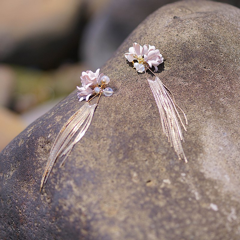 Furious | 狂怒喬其紗花半球浮誇金屬流蘇耳環