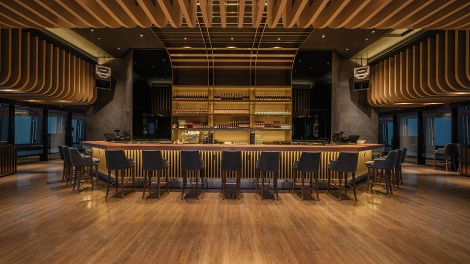 令人驚豔的都市夜景！ 微風南山 高空酒吧、餐廳「CÉ LA