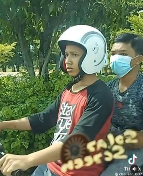 Viral video pemuda panik nggak pakai helm