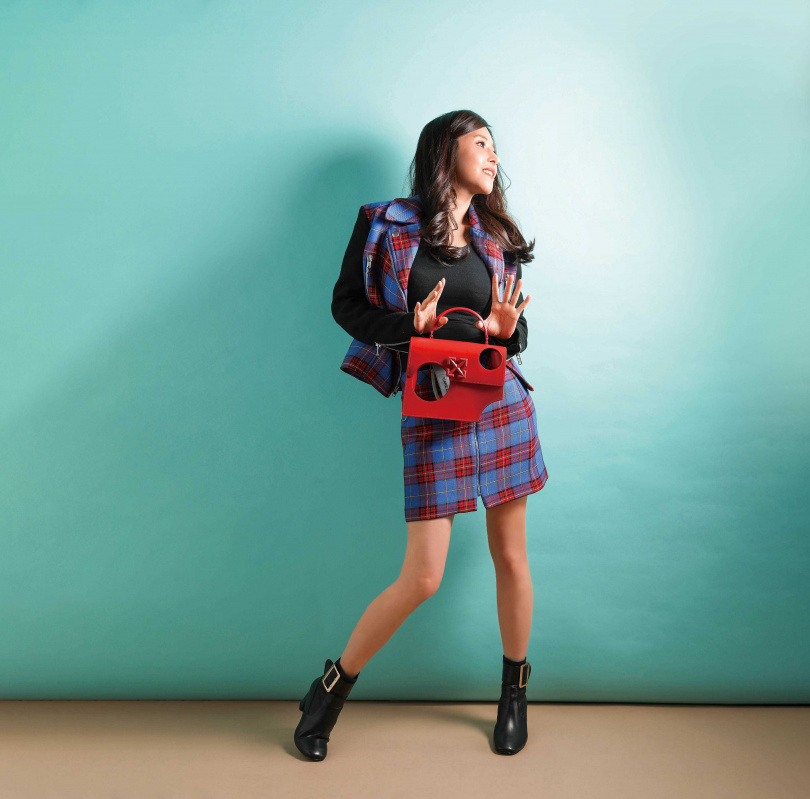 OFF-WHITE 手袋／47,400元。（圖／戴世平攝）