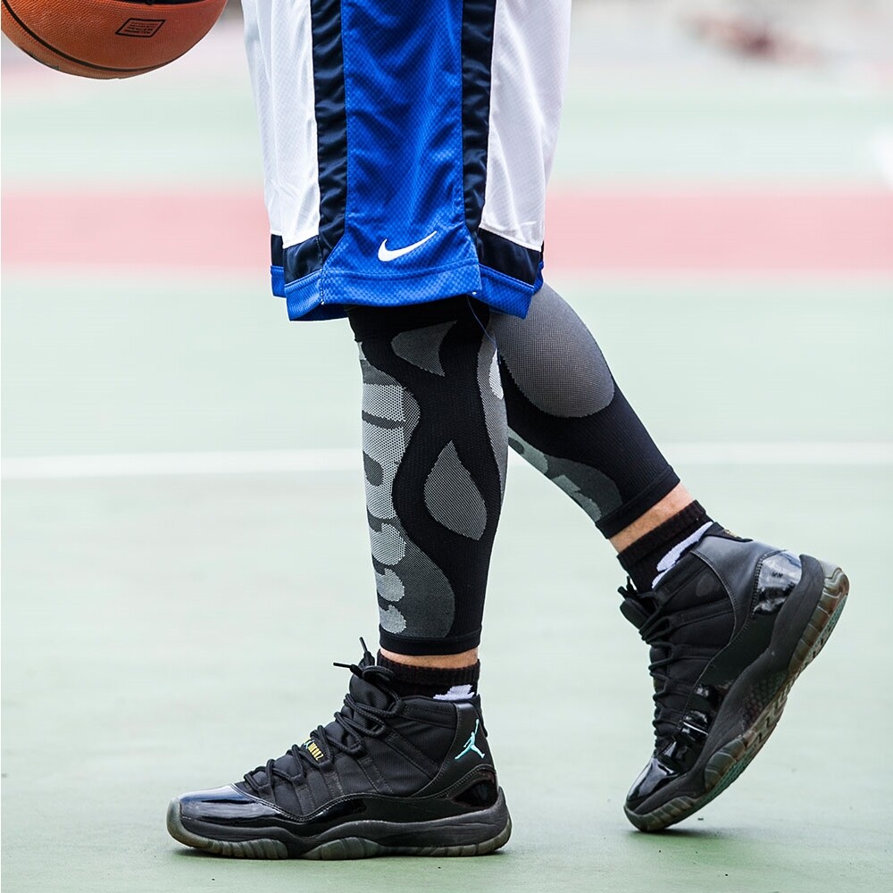 延緩跑步疲勞 跑馬不再後繼無力~ 【科學與工藝的完美之作】 titan壓力小腿套則是經過運動科學實驗證明，能給予腳踝至膝下符合需求的壓力值，幫助能量恢復，提早替下一場運動準備。特殊肌肉支撐帶設計，能夠