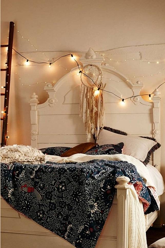 10 Inspirasi Desain Kamar Tidur Romantis Dengan Lampu Tumblr