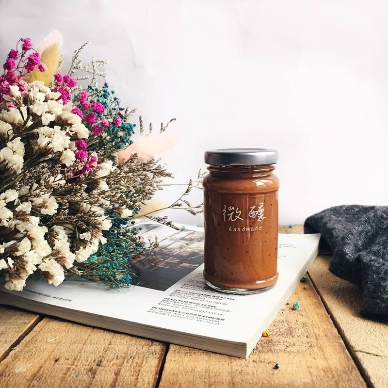 【泰式奶茶】 泰奶有個獨特的味道和招牌橘紅色，會讓流連忘返阿！ 打開泰奶抹醬的瞬間：『啊哈～沒錯，這是泰式奶茶。』 特有的茶香加上濃郁的奶香，微醺讓泰奶換個方式呈現給你！