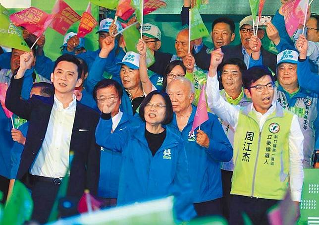 蔡英文總統（中）15日參加新竹縣聯合競選總部成立大會。（本報資料照片）