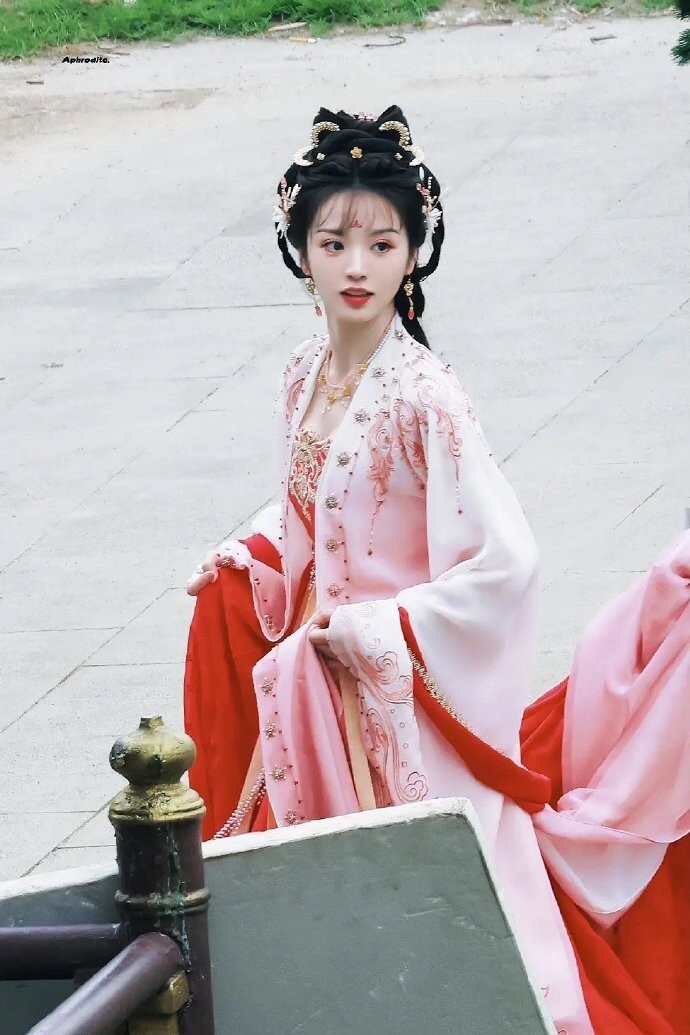 2024古裝劇10女神造型！楊紫富貴,趙露思夢回《長歌行》,劉詩詩比《一念關山》更美成仙