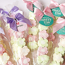 婚禮小物 ５００份-我的專屬吊牌棉花糖(5顆小花)(客製吊牌+贈蕾絲提籃1個) - 送客/二進 幸福朵朵