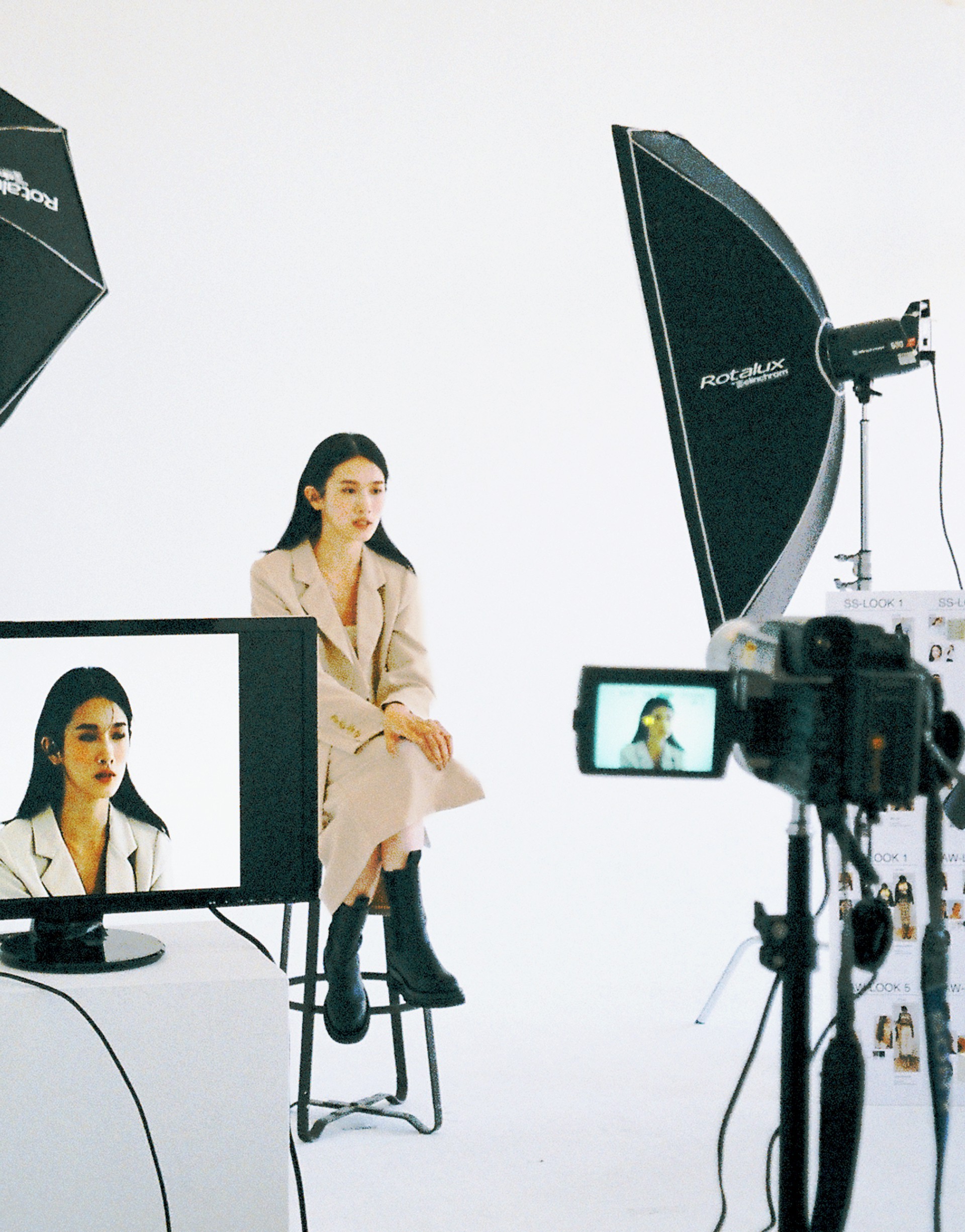 質感挺度布料/前面內部不對稱單層造型/左胸內袋設計/兩側有口袋/薄墊肩修飾肩型/後下擺開岔設計