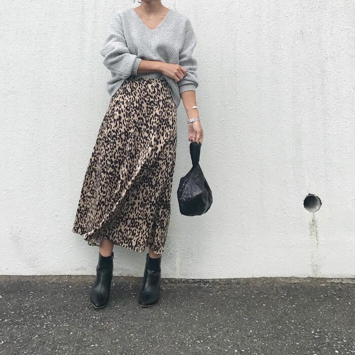 Vネックニット コーデで 着痩せ を叶える着こなし術 Mine