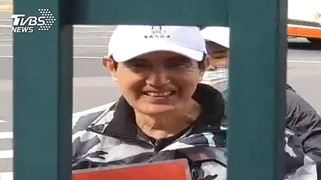 前總統馬英九日前變裝成外送員到北一女，引發女學生紛紛拍照留念。(圖／TVBS資料圖)