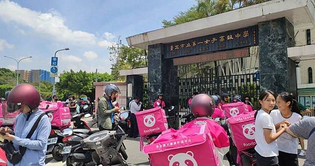 女外送員進門秒反鎖　客人噁問：「要不要睡一晚再走？」