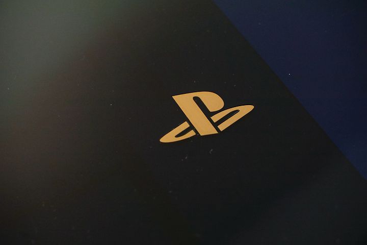 Sony PlayStation 4 Pro 500 Million 限量紀念版一手開箱，突破 5 億台障壁的榮光之證