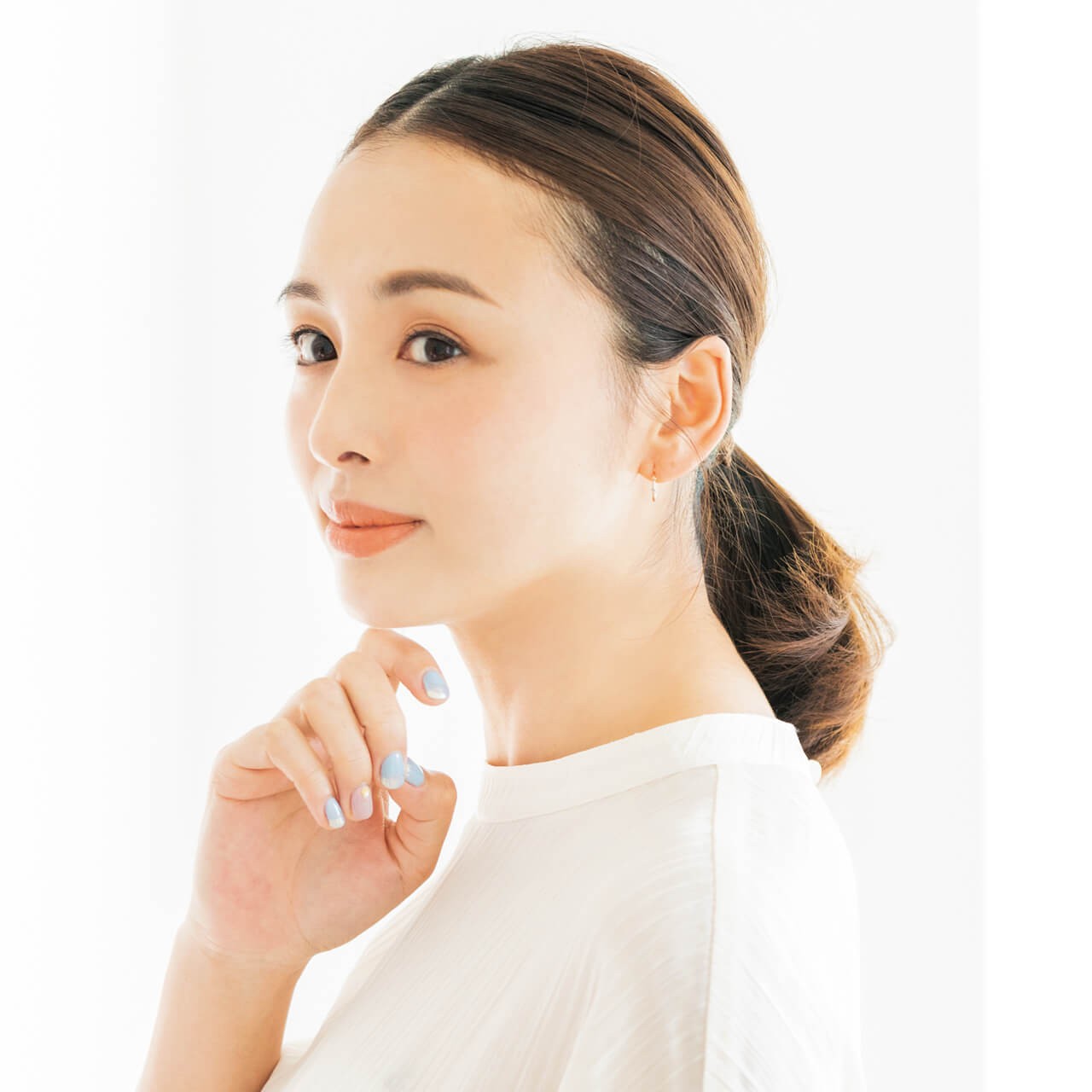 雨の日ヘアアレンジ 髪がぺたんこ問題を解決 タイトひとつ結び 高めポニー 低めおだんご
