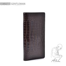 ◎★嚴選頂級進口鱷魚紋真牛皮|◎★經典時尚手拿皮夾包|◎★尊貴紳士質感 值得珍藏品牌定位:流行時尚品牌:A&L老工匠款式:長夾適用性別:男生尺寸:尺寸：長19(D)*底寬2(W)*高9(H)(cm)外