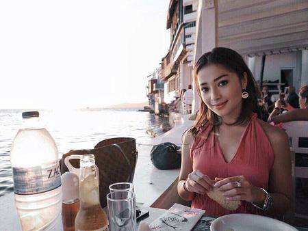 Foto-Foto Nikita Willy Berbaju Merah, Cantik Bak Seorang Lady