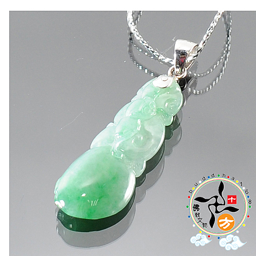 嗡（唵）是無相，代表一切的總名 . 令具信者免除刀兵、疾疫、饑餓及水、火、風等災難