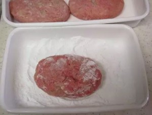 ポイントは3つ 肉汁あふれる ハンバーグ をおいしく作るコツ