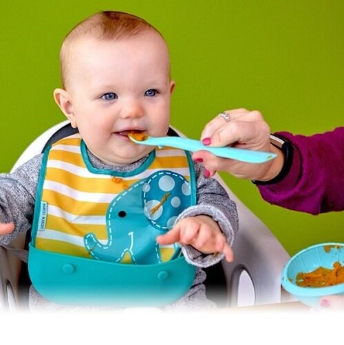 大碗緣口徑設計，寶貝練習自己進食好輕鬆。 底部防滑吸盤設計，不易滑動，訓練寶貝獨立進食。