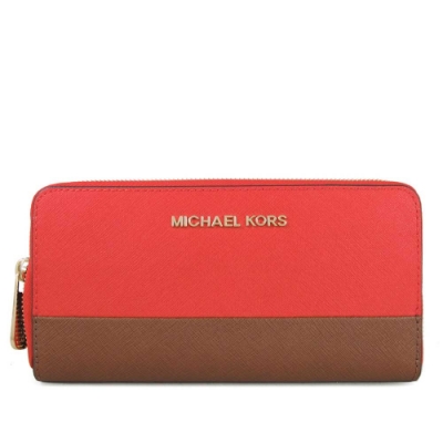 金字Logo品牌辨識度極高 多卡夾層豐富好收納 雙色皮革時尚好配搭