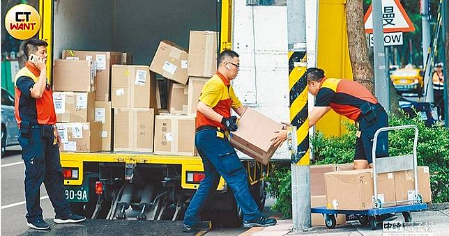 另類奧客？宅配情趣用品　貴婦：帥哥教我用