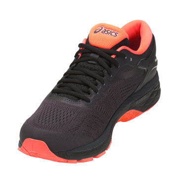 新中底材質FLYTEFOAM大幅減輕重量；採用GUIDANCE LINE軌跡導引系統，導引步伐至省力軌跡上。DYNAMIC DUOMAX足弓支撐系統及前後腳掌配置亞瑟膠提供腳步最佳緩衝及動能，為高支撐