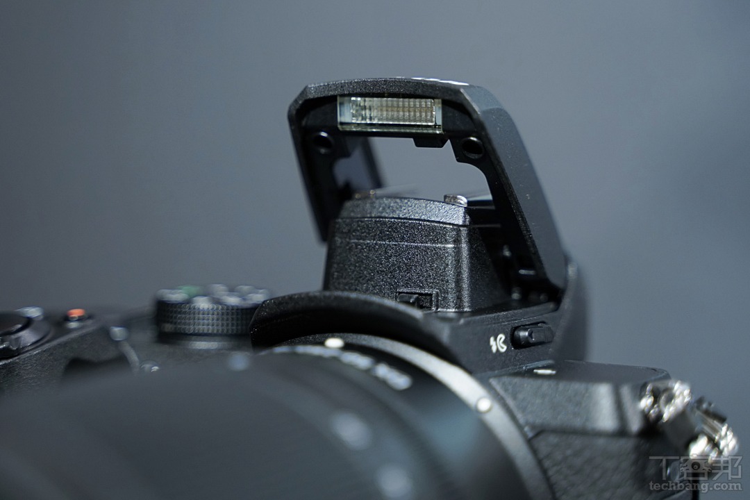 Nikon APS-C 無反微單 Z50 正式登場，單機身售價 26,800 元，要價近 27 萬天價鏡頭同步亮相