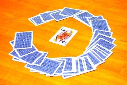 家族で楽しむトランプの魅力とおすすめゲームは