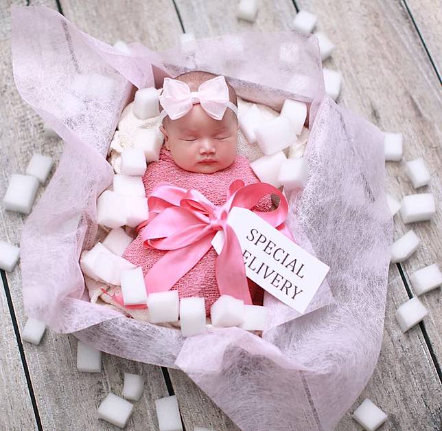 12 Inspirasi Foto Bayi Perempuan Ala Selebriti Indonesia