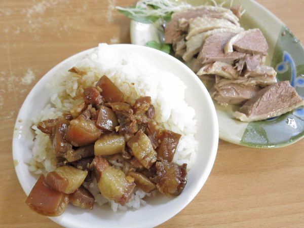 【台北美食】無名鵝肉擔-沒有店名卻深受大家歡迎的美食小吃店 【台北美食】無名鵝肉擔-沒有店名卻深受大家歡迎的美食小吃店