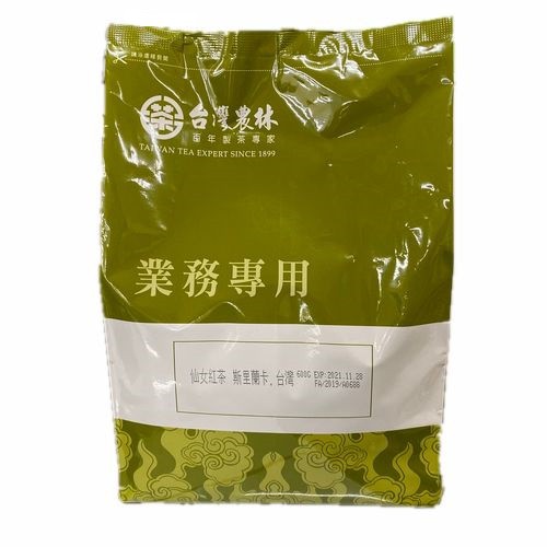 正港古早紅茶冰1.依比例將50公克仙女紅茶及50公克決明子放入鍋中。2.將5,000c.c.的煮沸開水緩緩倒入，蓋上鍋蓋燜泡10~15分鐘後，再將仙女紅茶與決明子濾出。3.依口味及喜好倒入適量黑糖或二