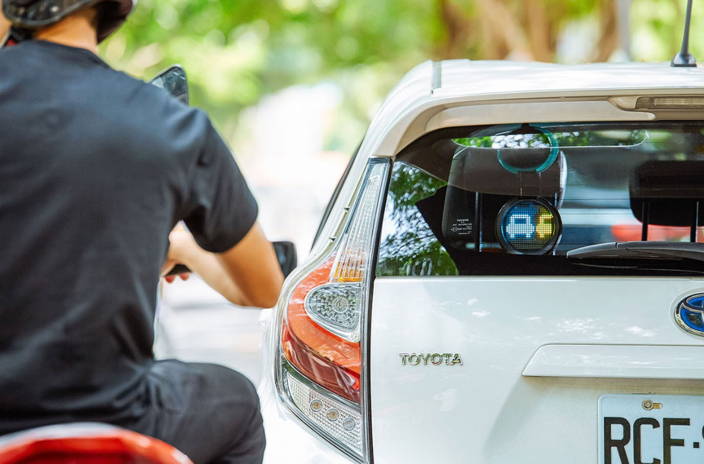 CarWink 駕駛小夥球開箱動手玩：多樣化表情符號搭配聲控操作，輕鬆搭起與後車溝通的橋樑！