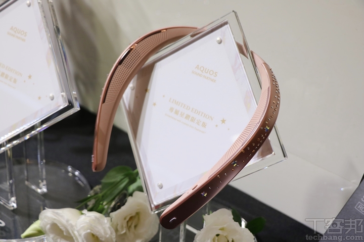 鑲上施華洛世奇水晶的頸掛式揚聲器！SHARP星鑽版Aquos Sound Partner母親節優惠開賣